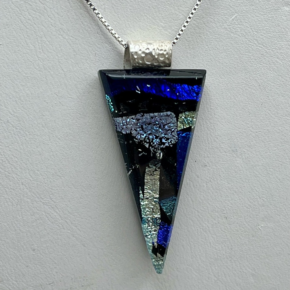 Elegant Blue and Silver Pendant Necklace